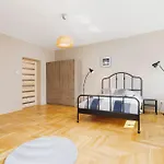 Spacious Studio In A Great Location By Noclegi Renters