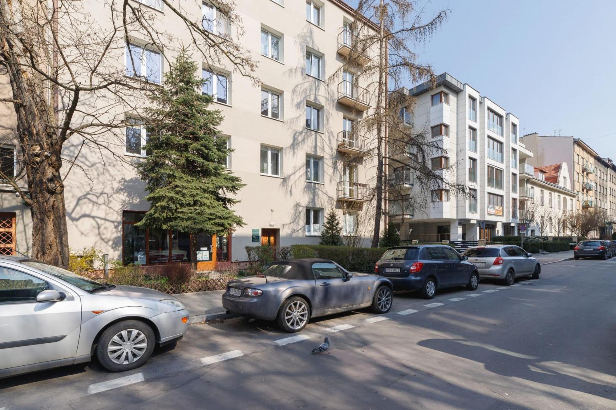 Spacious In A Great Location By Renters Krakau